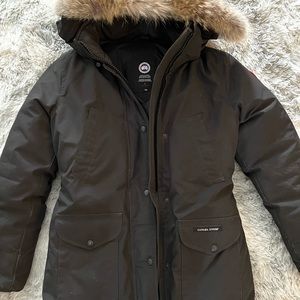 Trillium Parka Black Excellent condition. Includes hanger &bag.
